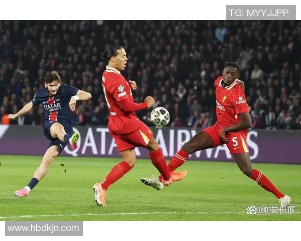 欧冠激战马竞凭借绝杀战胜曼联全场欢呼声如潮涌动